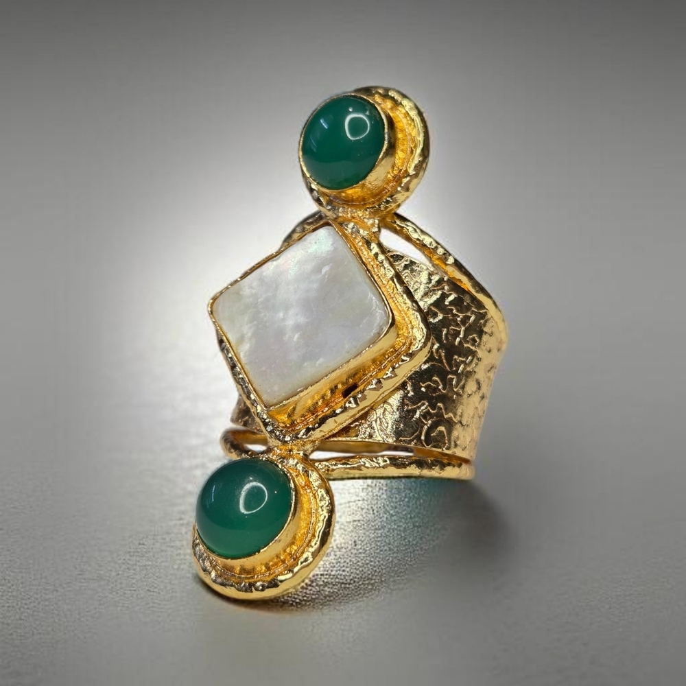 18k Gold Plated Artisan Emerald Cabochon Mother Of Pearl MOP Ring - Picture 2 of 5